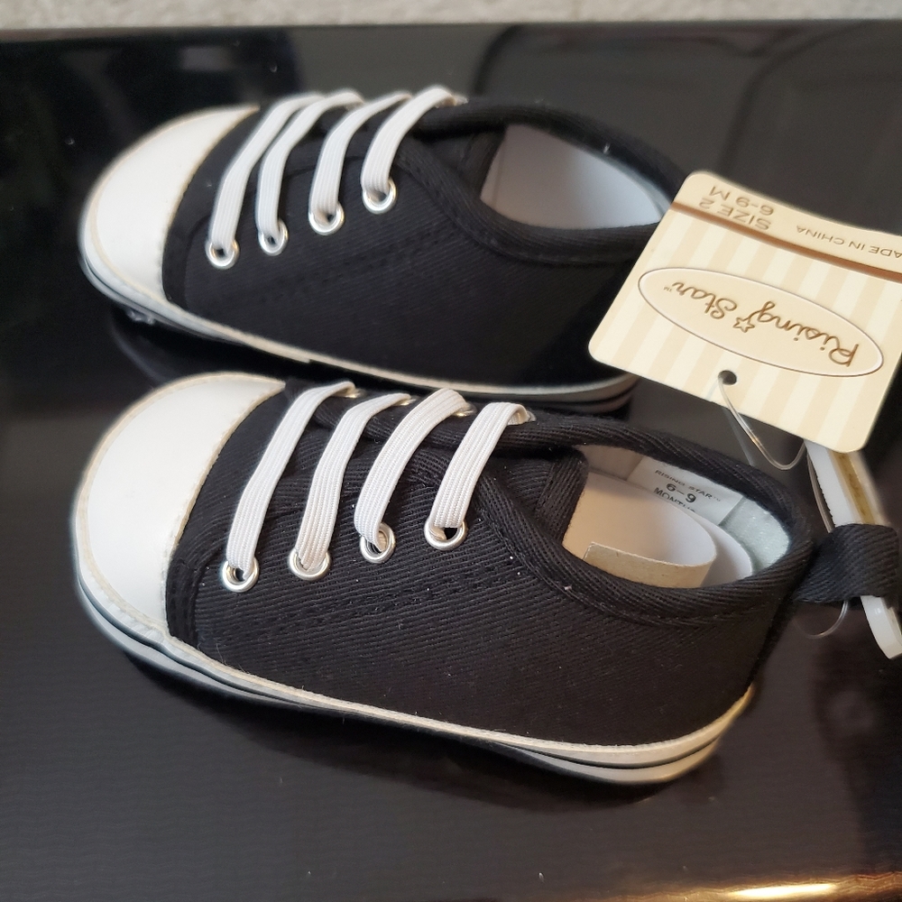 Black soft baby shoes